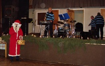 Tonttutansseissa 28.11.17 veraili Joulupukki