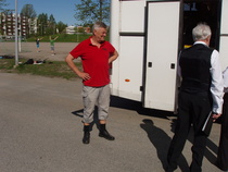 Kahdesta kuskista Olli ja matkan kokoaja Seppo.
Saimme naiskuskiltamme asiantuntevan kaupunkikierroksen Tampereella ja Ylöjärvellä.